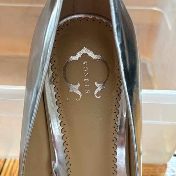 C WONDER | Silver Specchio Pointed Toe Pump | Size 7 - Picture 6 of 10